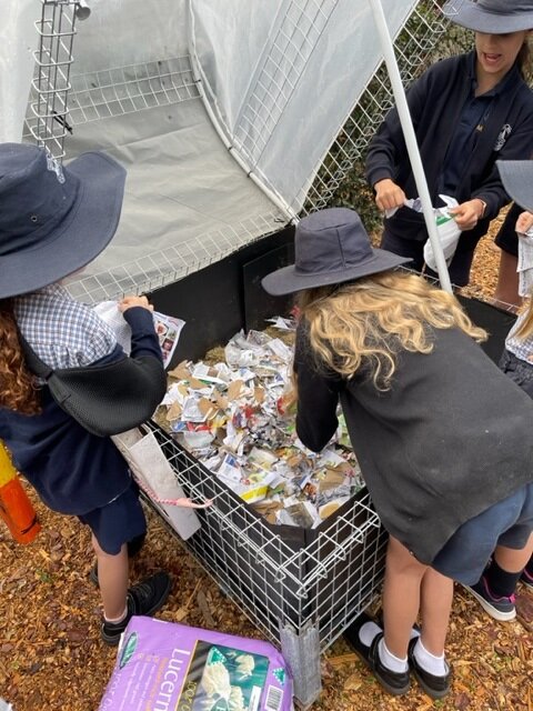 Kids composting